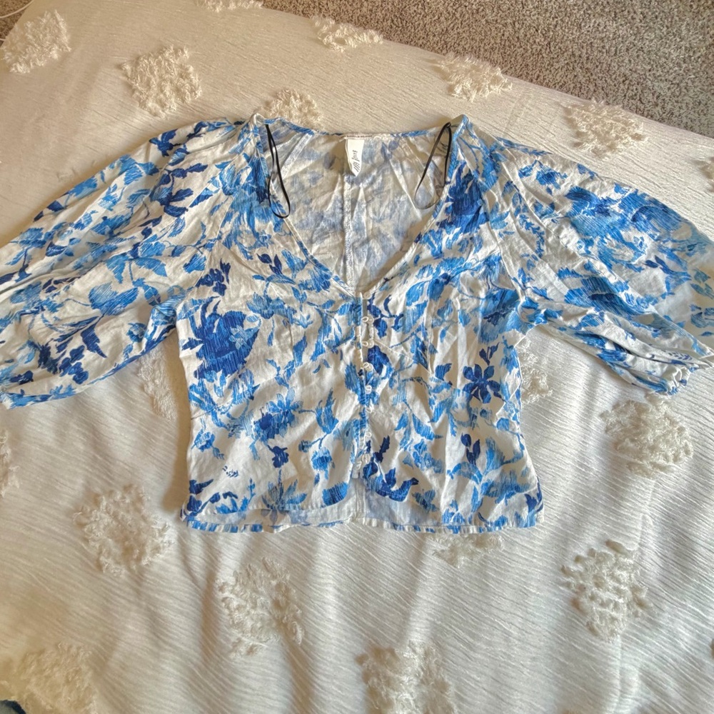 H&M Floral Blue and White Women's Top